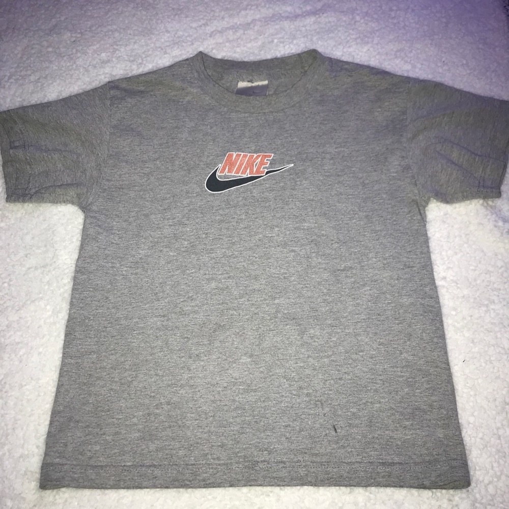 grey t-shirt